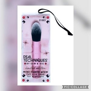 Real Techniques Mini Liquid Glow Highlighter Brush